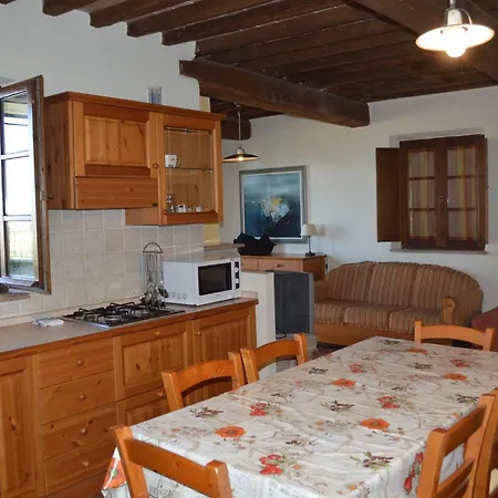 House With Private Garden In The Crete Senesi 度假居