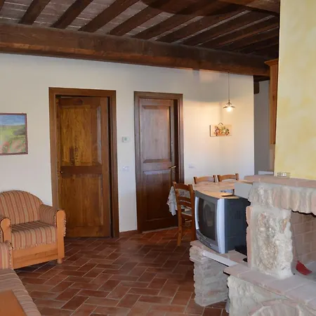 House With Private Garden In The Crete Senesi 阿夏诺