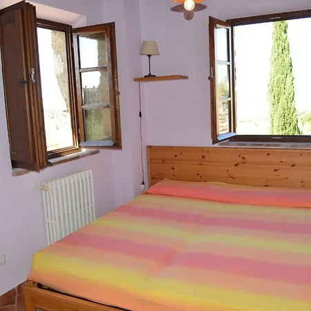 House With Private Garden In The Crete Senesi 度假居 *