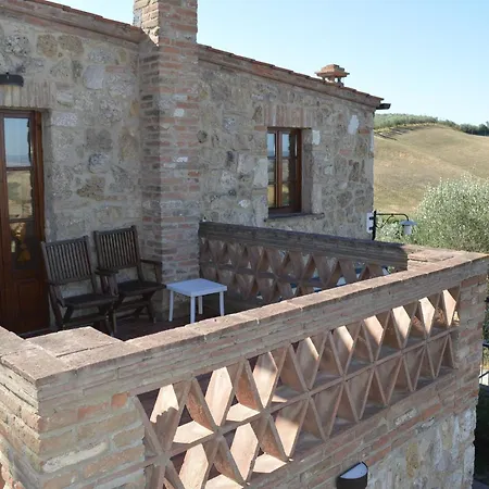 House With Private Garden In The Crete Senesi 度假居 *